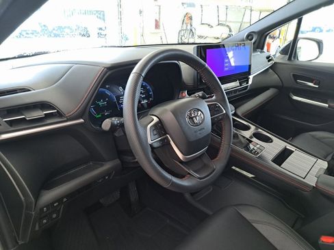 Used 2025 Toyota Sienna XSE image 13