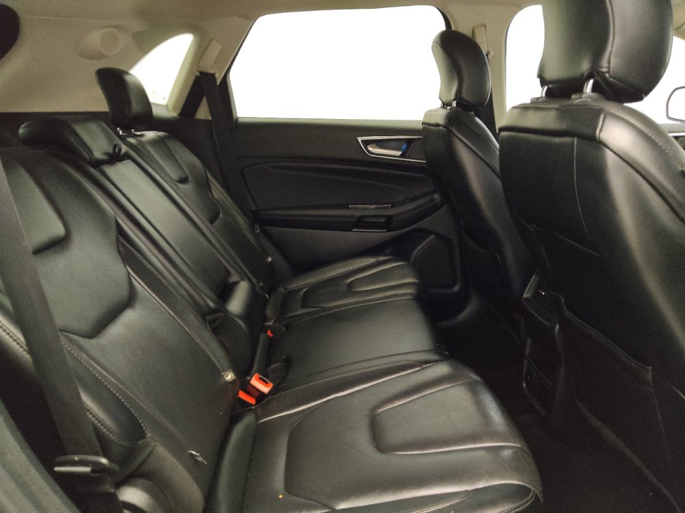 Used 2019 Ford Edge Titanium FWD image 19