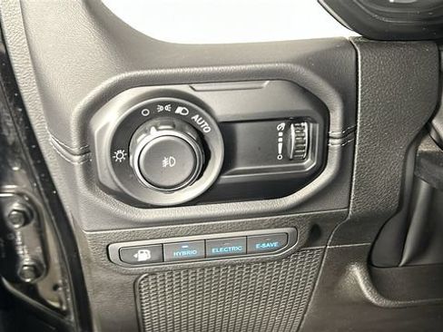 Used 2024 Jeep Wrangler Unlimited Sahara AWD/4WD image 18