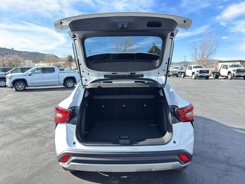 New 2026 Chevrolet Trax LT FWD image 10