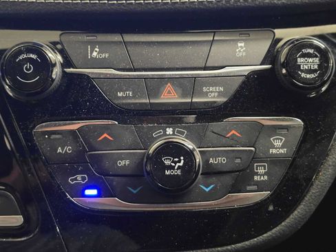 Used 2022 Chrysler Pacifica Touring-L w/ S Appearance Package FWD image 28