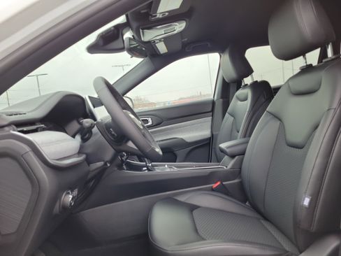 New 2026 Jeep Compass Latitude image 22