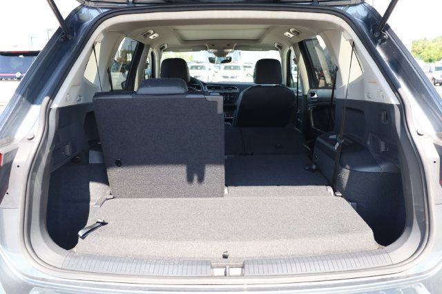 Used 2023 Volkswagen Tiguan SE w/ Panoramic Sunroof Package FWD image 29