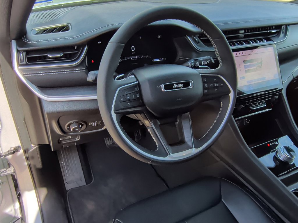 Used 2024 Jeep Grand Cherokee Limited RWD image 14