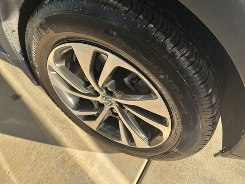 Used 2023 Buick Envision Essence image 10