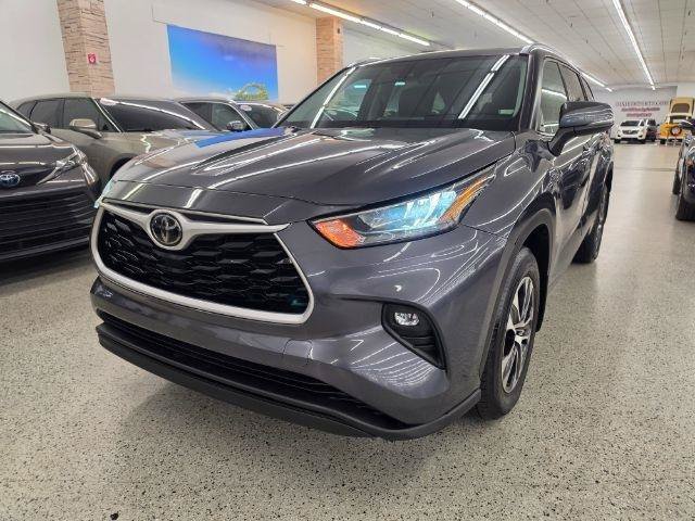 Used 2020 Toyota Highlander XLE AWD/4WD image 2