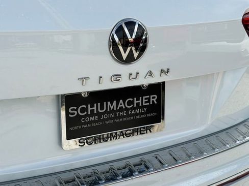 Used 2022 Volkswagen Tiguan SEL R-Line AWD/4WD image 10