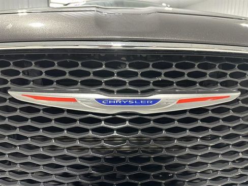 Used 2019 Chrysler 300 Touring L w/ Quick Order Package 22F image 9