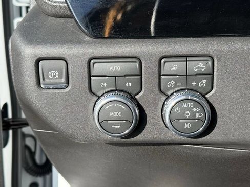 Used 2026 GMC Sierra 1500 SLT AWD/4WD image 18