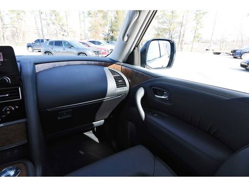 Used 2024 Nissan Armada SL w/ Captain's Chairs Package image 8