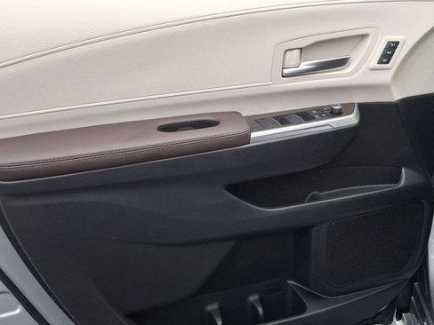 Certified 2024 Toyota Sienna Platinum image 11