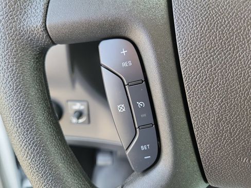 Used 2025 Chevrolet Express 2500 w/ Driver Convenience Package RWD image 5