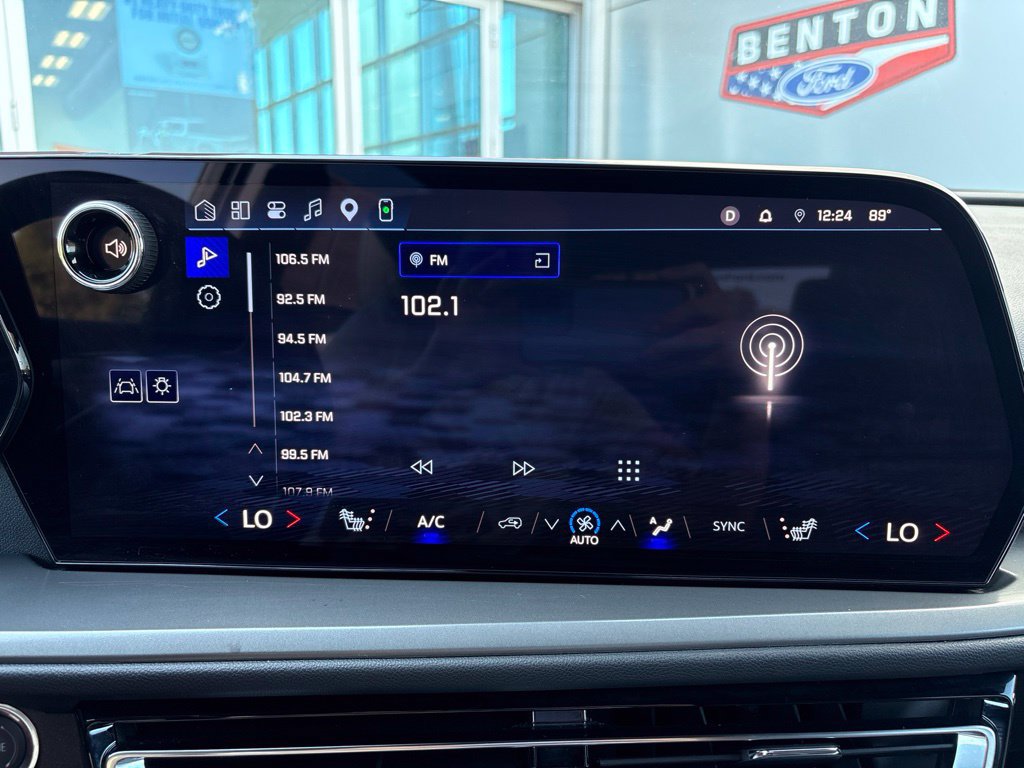 Used 2026 Chevrolet Traverse LT FWD image 24