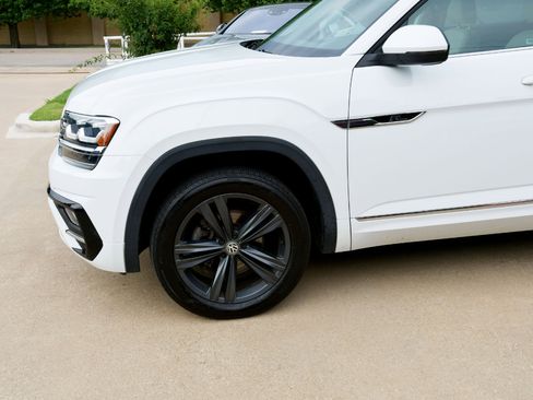 Used 2020 Volkswagen Atlas SE w/ Panoramic Sunroof Package image 4