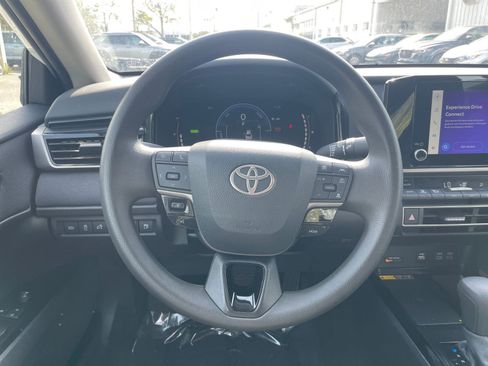 Used 2025 Toyota Camry LE image 27