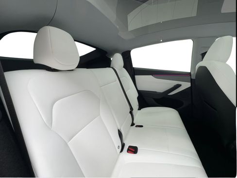 Used 2026 Tesla Model Y 2WD image 25
