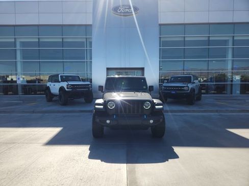 Used 2022 Jeep Wrangler Unlimited Rubicon 4xe AWD/4WD image 2