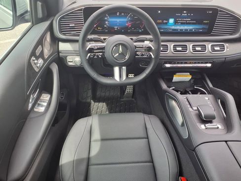 Used 2025 Mercedes-Benz GLS 450 4MATIC image 10