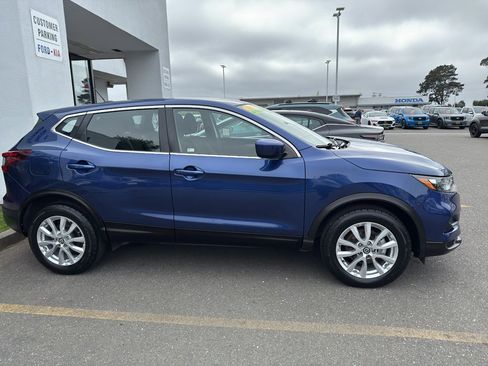 Used 2022 Nissan Rogue Sport S image 4