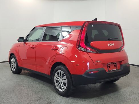 Used 2022 Kia Soul LX image 5