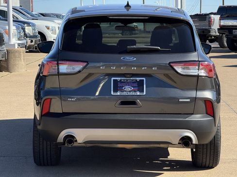 Used 2020 Ford Escape SE image 4