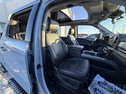 Used 2025 Ford F250 Lariat w/ Black Appearance Package image 23