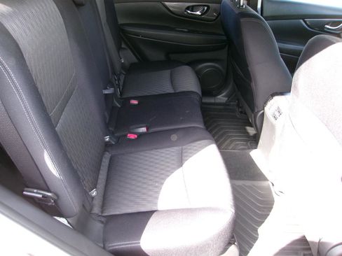 Used 2020 Nissan Rogue SV image 15