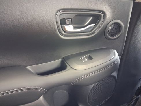 Used 2027 Honda HR-V EX-L image 19