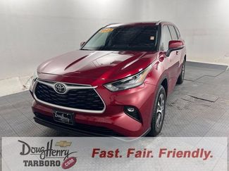 Used 2022 Toyota Highlander XLE video 1