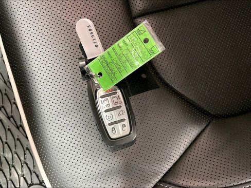 New 2026 Chrysler Pacifica Limited w/ Uconnect Theater Family Group image 22