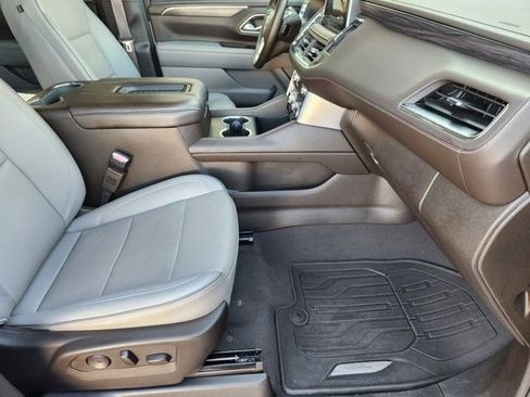 Used 2024 GMC Yukon SLT w/ SLT Premium Package RWD image 12