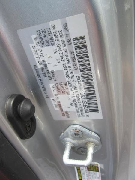 Used 2006 MAZDA MX-5 Miata Grand Touring RWD image 24