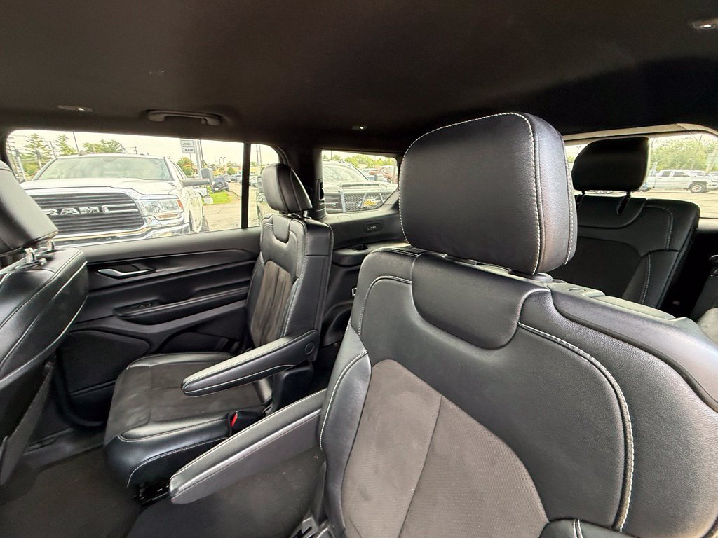Used 2023 Jeep Grand Cherokee L Laredo AWD/4WD image 25