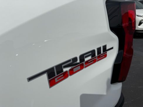 Used 2024 Chevrolet Colorado Trail Boss w/ Technology Package image 11