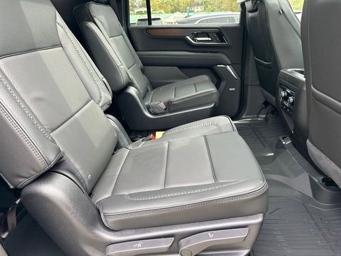 New 2026 GMC Yukon XL Denali w/ Denali Reserve Package image 16