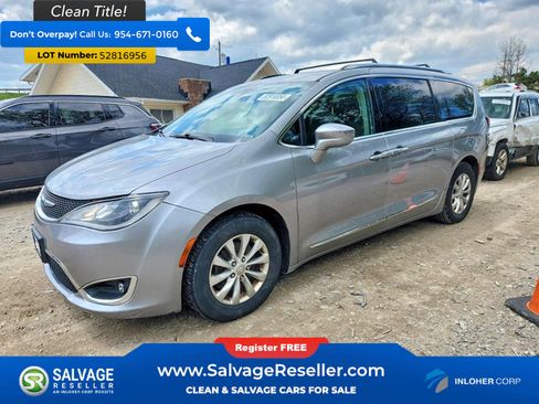 Used 2018 Chrysler Pacifica Touring-L FWD image 1