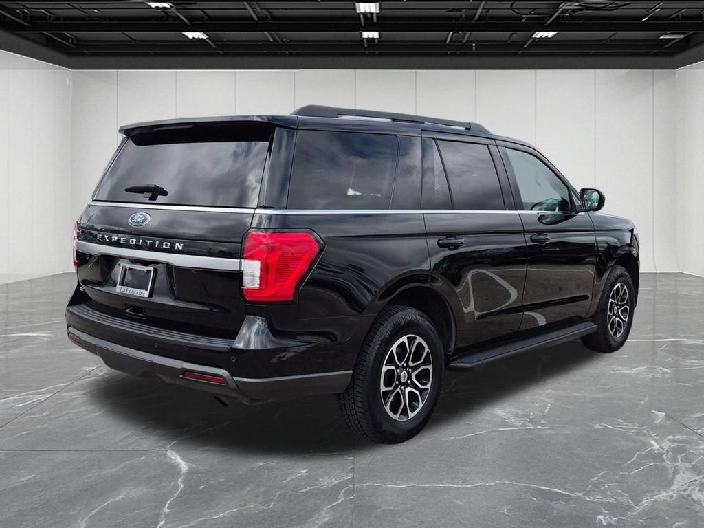 Used 2023 Ford Expedition XLT AWD/4WD image 5