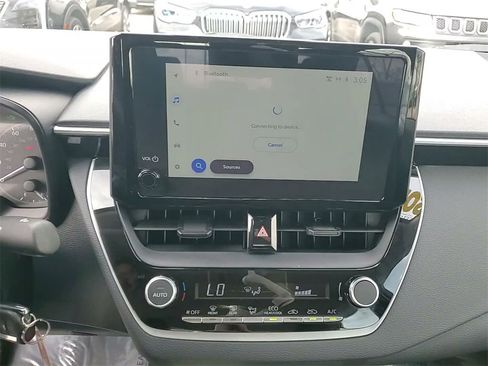 Used 2025 Toyota Corolla LE image 29