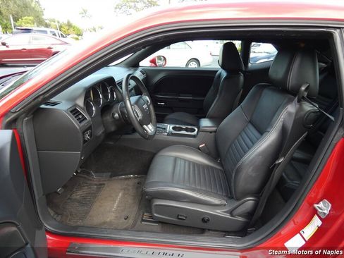 Used 2011 Dodge Challenger SE image 39