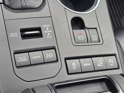 Used 2020 Toyota Highlander XLE image 10