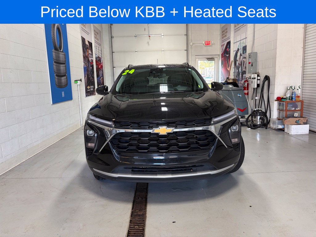 Used 2024 Chevrolet Trax LT w/ LT Convenience Package FWD image 2