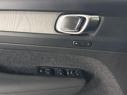 Certified 2023 Volvo XC40 B5 Plus w/ Climate Package image 18