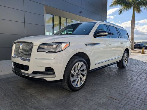 Certified 2024 Lincoln Navigator L Reserve image 8