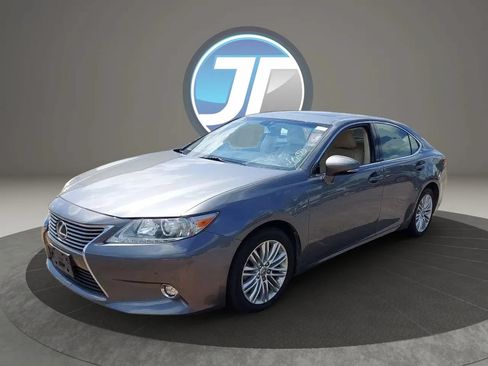 Used 2014 Lexus ES 350 w/ Luxury Package FWD image 4