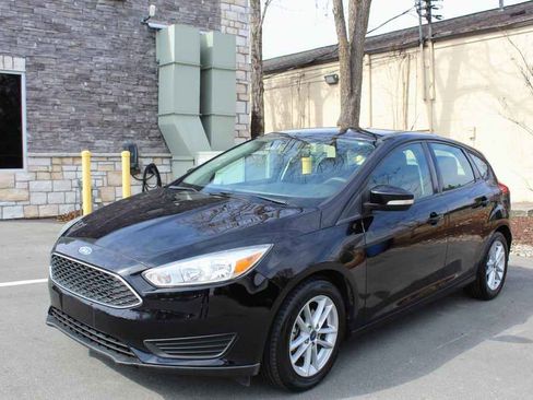 Used 2017 Ford Focus SE image 1