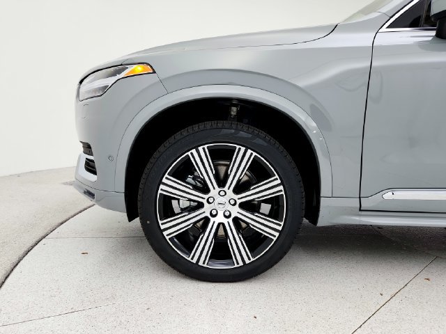 New 2025 Volvo XC90 B6 Plus w/ Protection Package Premier AWD/4WD image 17