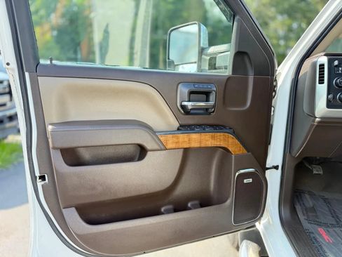 Used 2016 GMC Sierra 2500 SLT w/ Duramax Plus Package AWD/4WD image 21