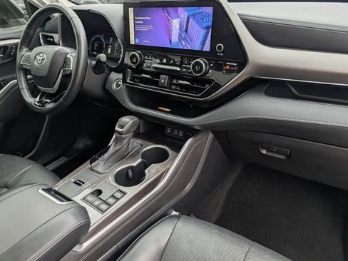 Used 2023 Toyota Highlander Limited image 36