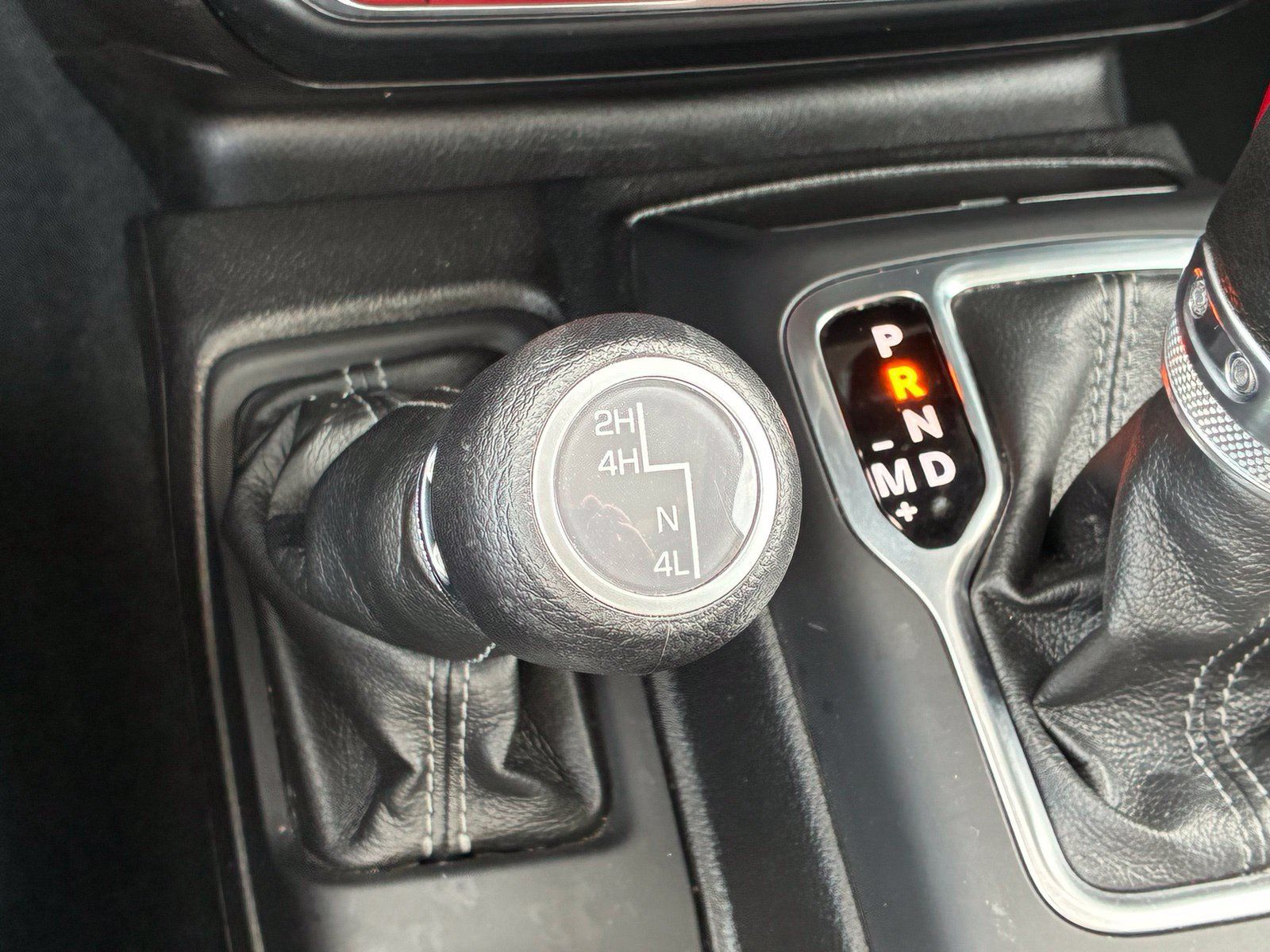 Used 2024 Jeep Wrangler Unlimited Rubicon AWD/4WD image 19