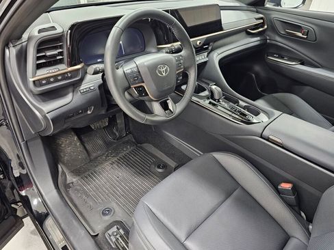 Used 2025 Toyota Crown Signia AWD/4WD image 33